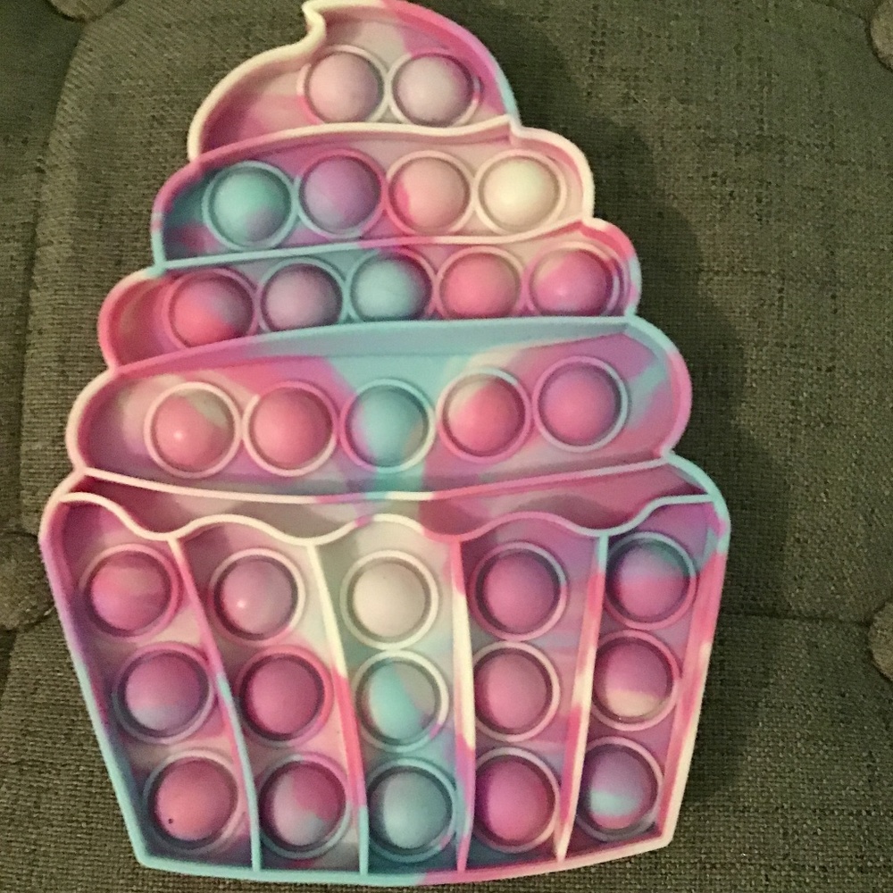 Tie-dye cupcake pop-it